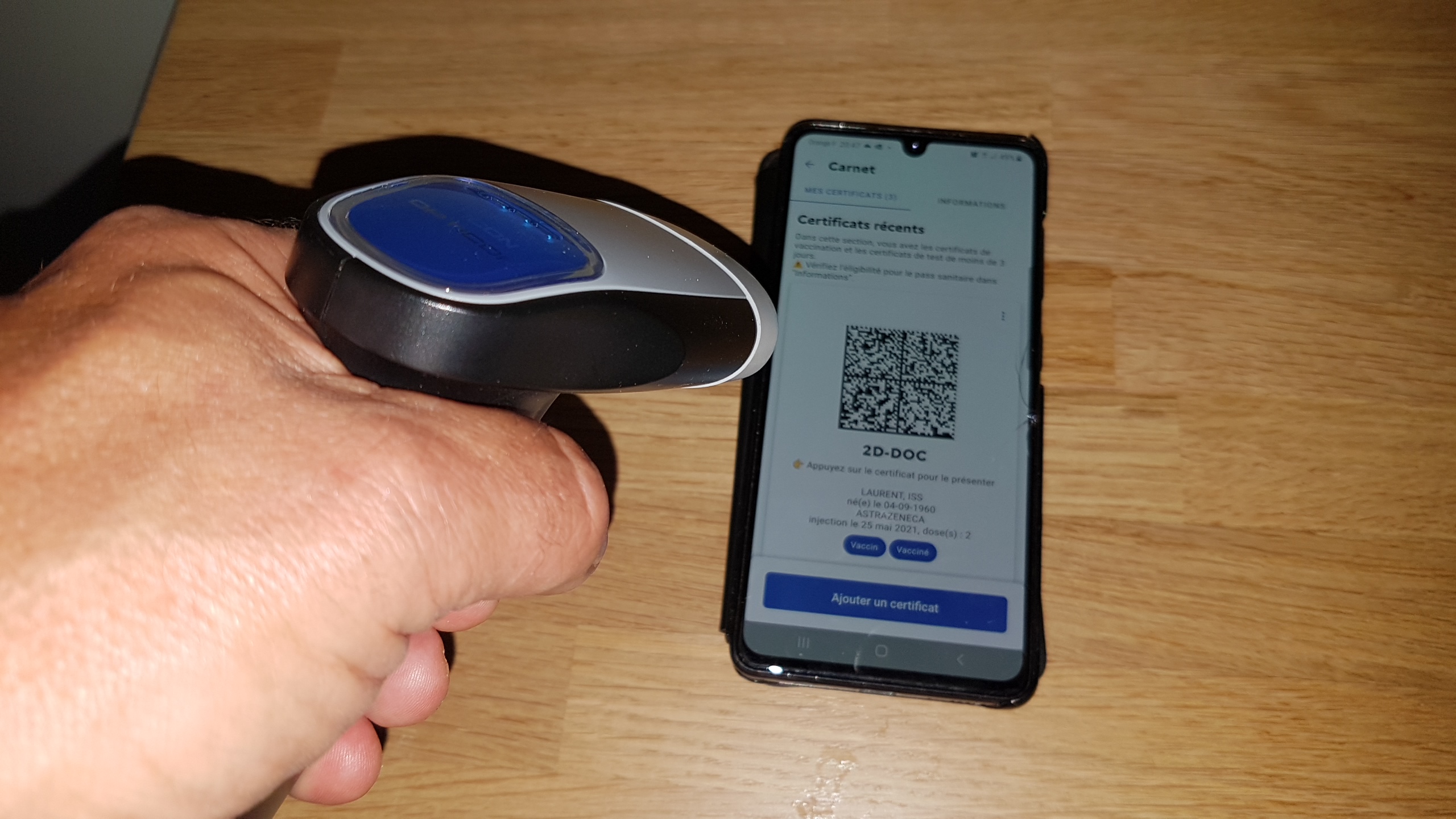 Verifie un WR code de pass sanitaire par scan code-barre